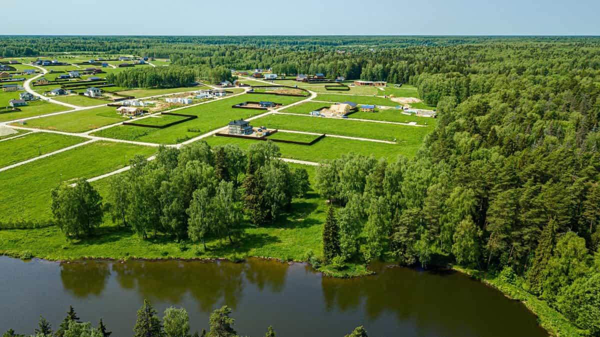 Участок V71, 15 соток, ИЖС, примыкает к хвойному лесу — КП Green Forest Club, Ступино - фото 1